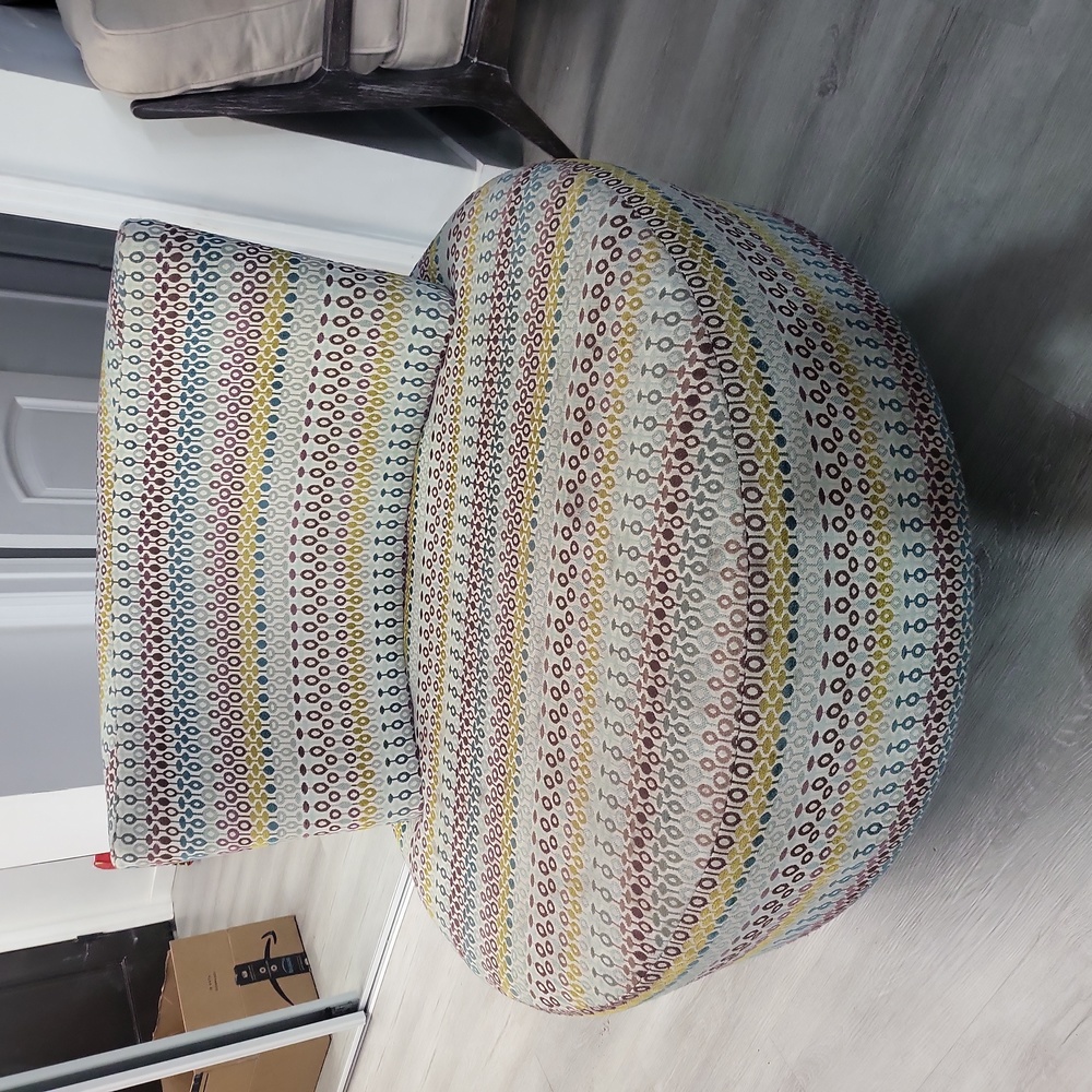 Swivel  chair, great condition,  good  for 2 people to sit on.